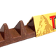 Ilustración para el artículo titulado Toblerone ha cambiado el diseño de sus populares chocolatinas, y sus fans están furiosos